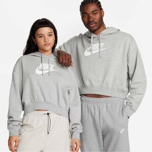 Women’s Nike cropped‎ sports club sweatshirt